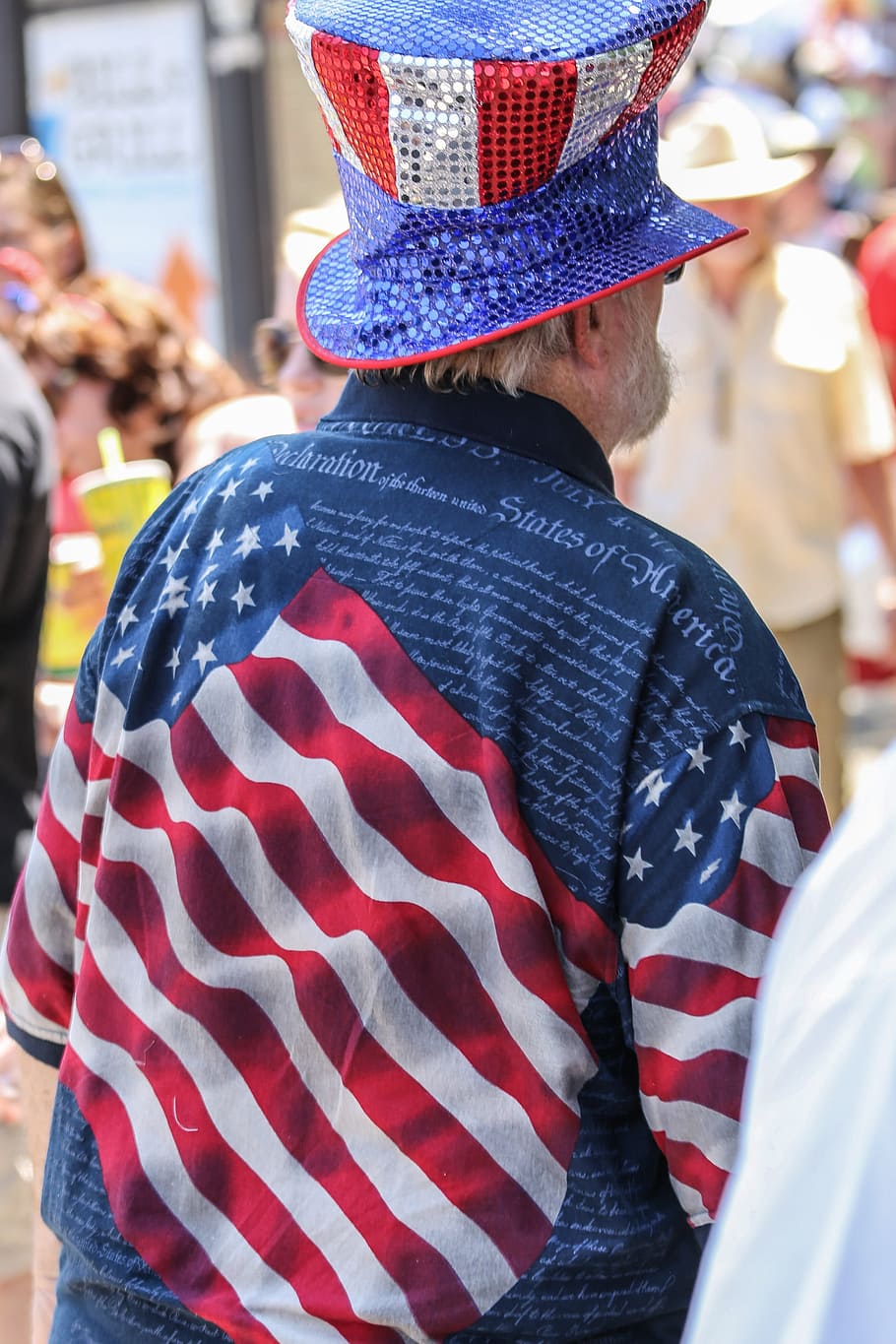 manusia, mengenakan, kemeja, konstitusi, dicetak, itu., bendera Amerika, bendera., 4 Juli, perayaan