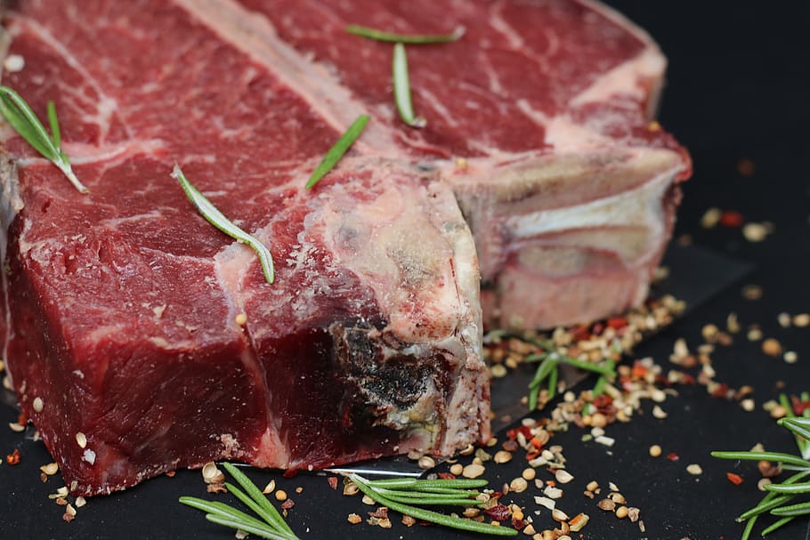 daging, daging sapi, makanan, steak, daging babi, daging merah, barbekyu, tulang-t, tergantung, kesegaran