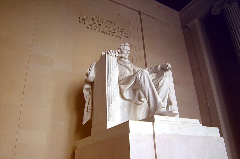 lincoln statue, architecture, building, monuments, human representation, indoors, sculpture, male likeness, statue, the past
