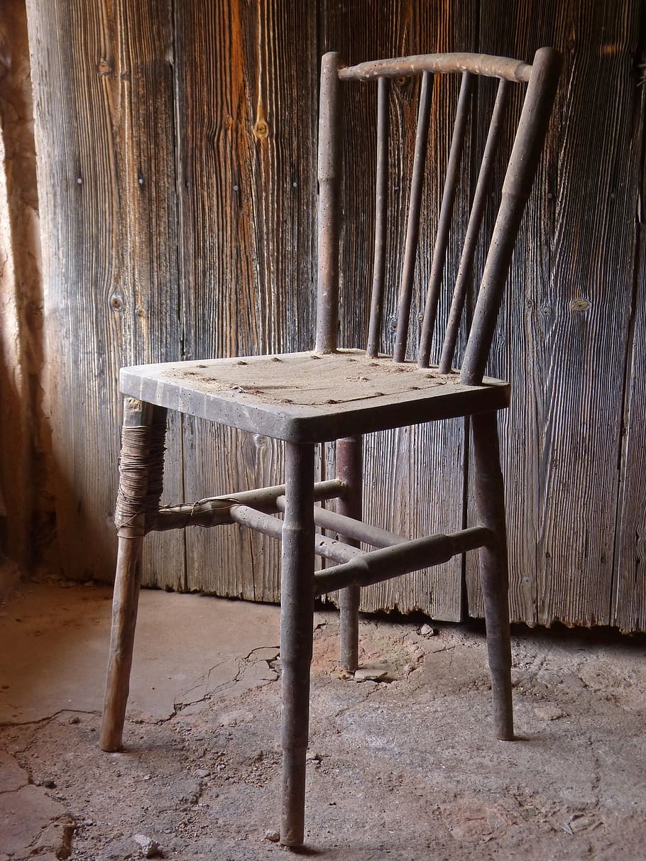 kursi, simbol, kesepian, kehancuran yang ditinggalkan, pengabaian, bahan kayu, meja, dalam ruangan, tidak ada orang, ketiadaan