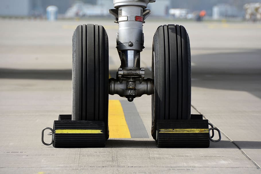 chassis, nosewheel, wheels, roll, mature, taxes, braking clogs, day, focus on foreground, transportation