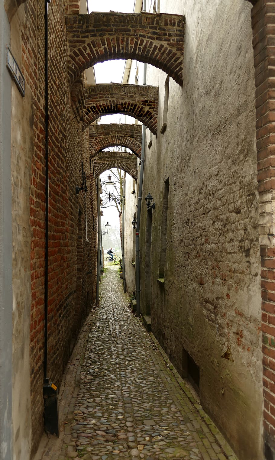 rose, passage, corridor, narrow, arc, wall, bicycle, cyclist, street, connection