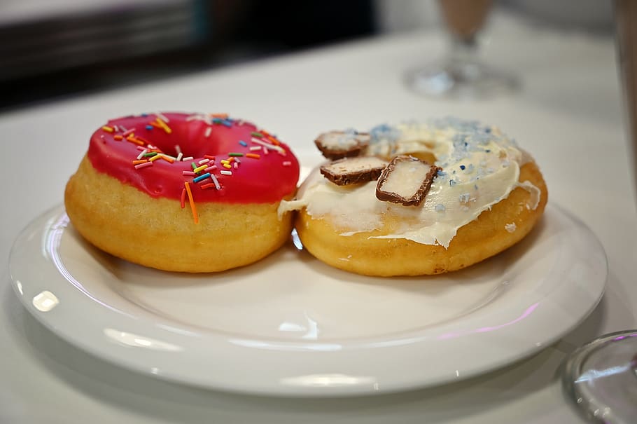 donuts, snacks, café, food and drink, plate, food, freshness, indoors, ready-to-eat, indulgence