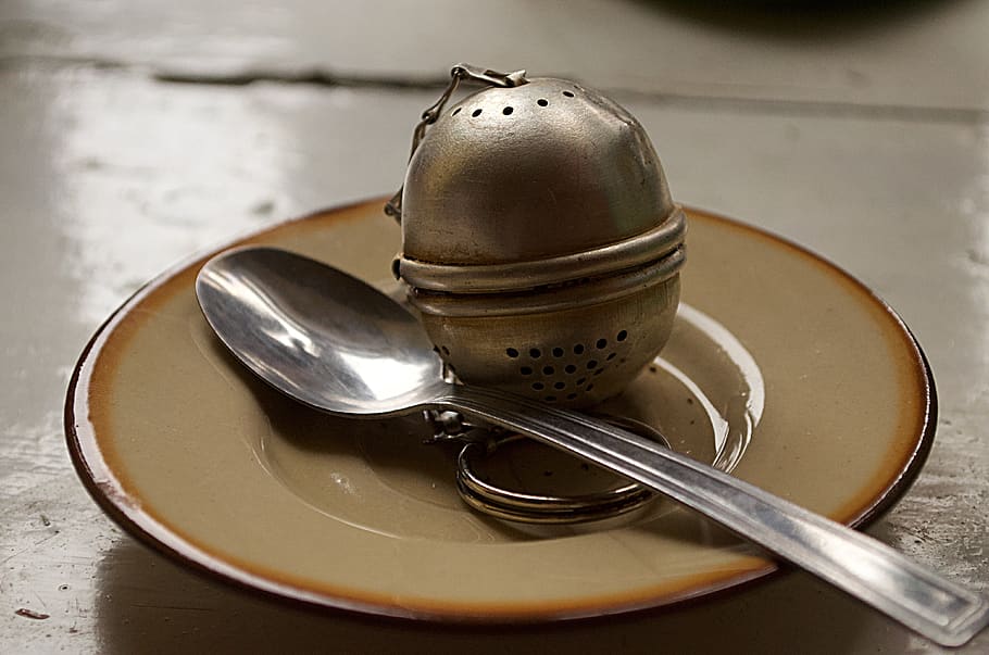 zaparzacz tea, teaspoon, saucer, porcelain, ceramic, kitchen utensil, indoors, food and drink, eating utensil, spoon