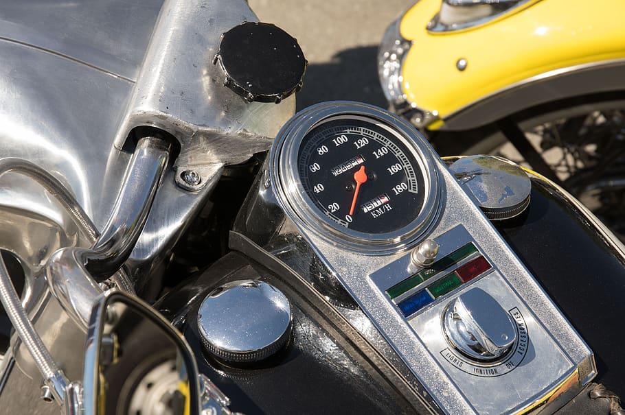 harley davidson, speedometer, motorcycle, kilometer display, speedo, speed, speed display, two wheeled vehicle, chrome, display instrument