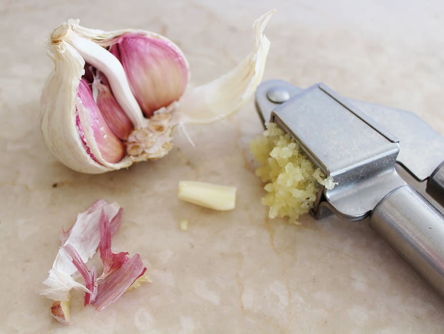 garlic, garlic press, spice, tuber, heads of garlic, healthy, smell, cook, mediterranean, food