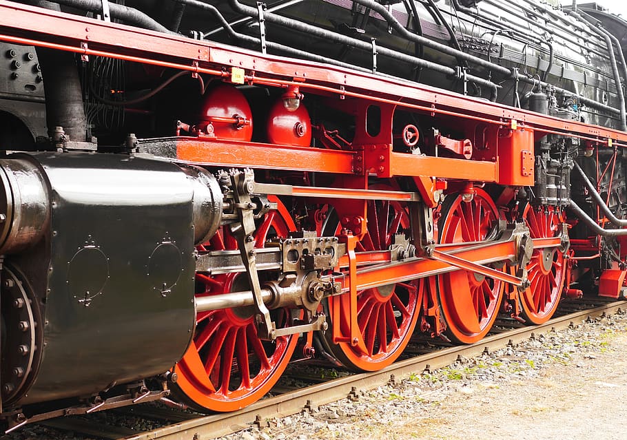 steam locomotive, engine on the left, drive system, blowing wheels, piston rod, phillips, slipway, drive rod, connecting rods, compressed air tank