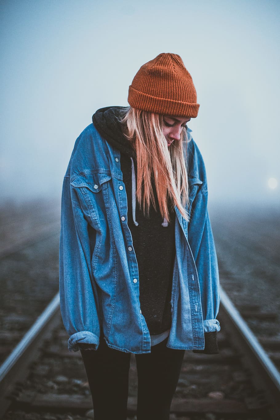 cold, weather, foggy, fog, moody, mood, girl, blonde, woman, standing