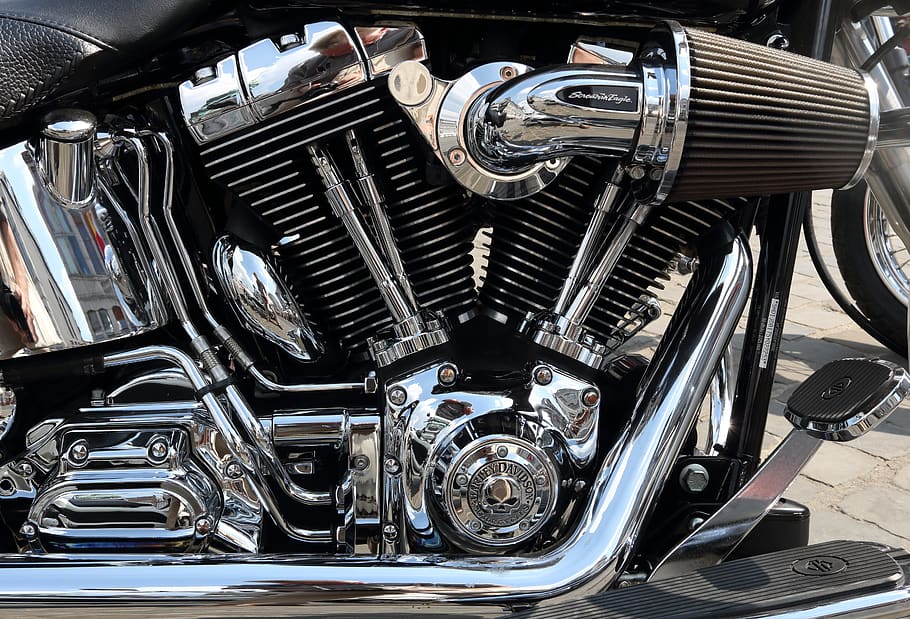 motorcycle, harley, davidson, chrome, chromed, overrated, overpriced, underpowered, engine, pushrod