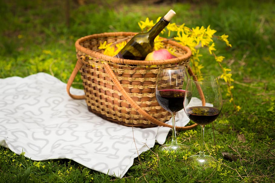 food, basket, wine, picnic, glass, green, yellow, red wine, grass, food and drink