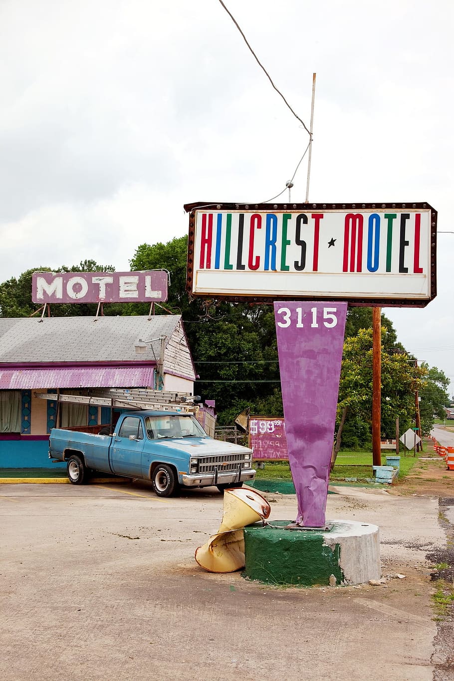 hillcrest, motel, hotel, sign, construction, architecture, keep, car, automobile, ride