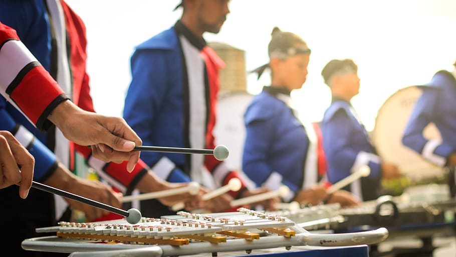 fanfare, marching band, xylophone, xilophone, musical, instrumental, group of people, men, focus on foreground, food