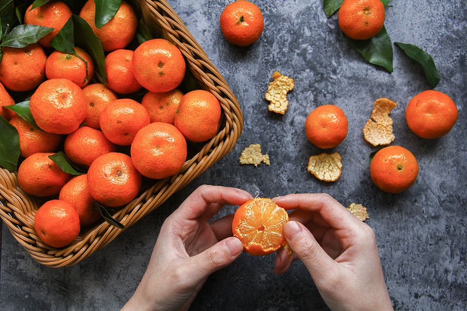winter fruit, peel an orange, small orange, fresh, fresh fruit, oranges, orange, orange peel, fruit, fruits and vegetables