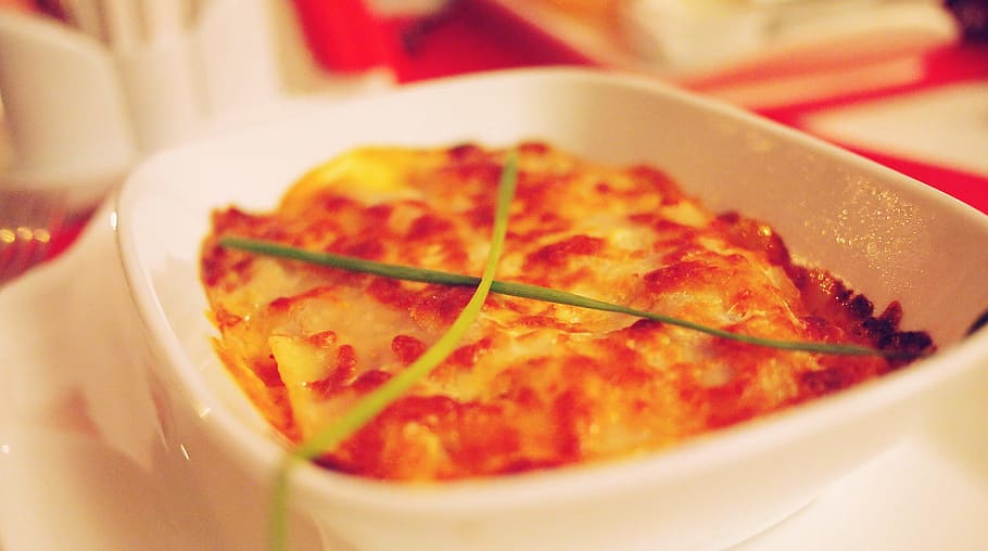 lasagna, food, dinner, lunch, restaurant, food and drink, selective focus, plate, freshness, close-up