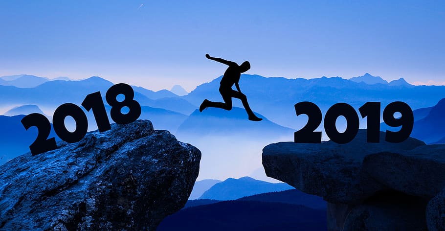 melompat, 2019, 2018, mencapai, tahun baru, happynewyear, manusia, gunung, penutup, teks