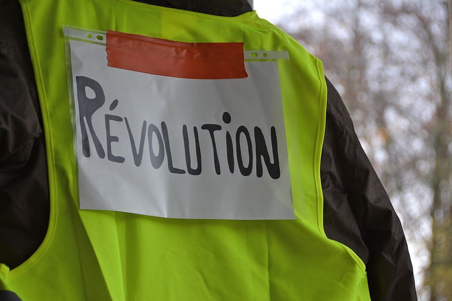 yellow vests, event, revolution, protest, text, clothing, western script, communication, flag, government
