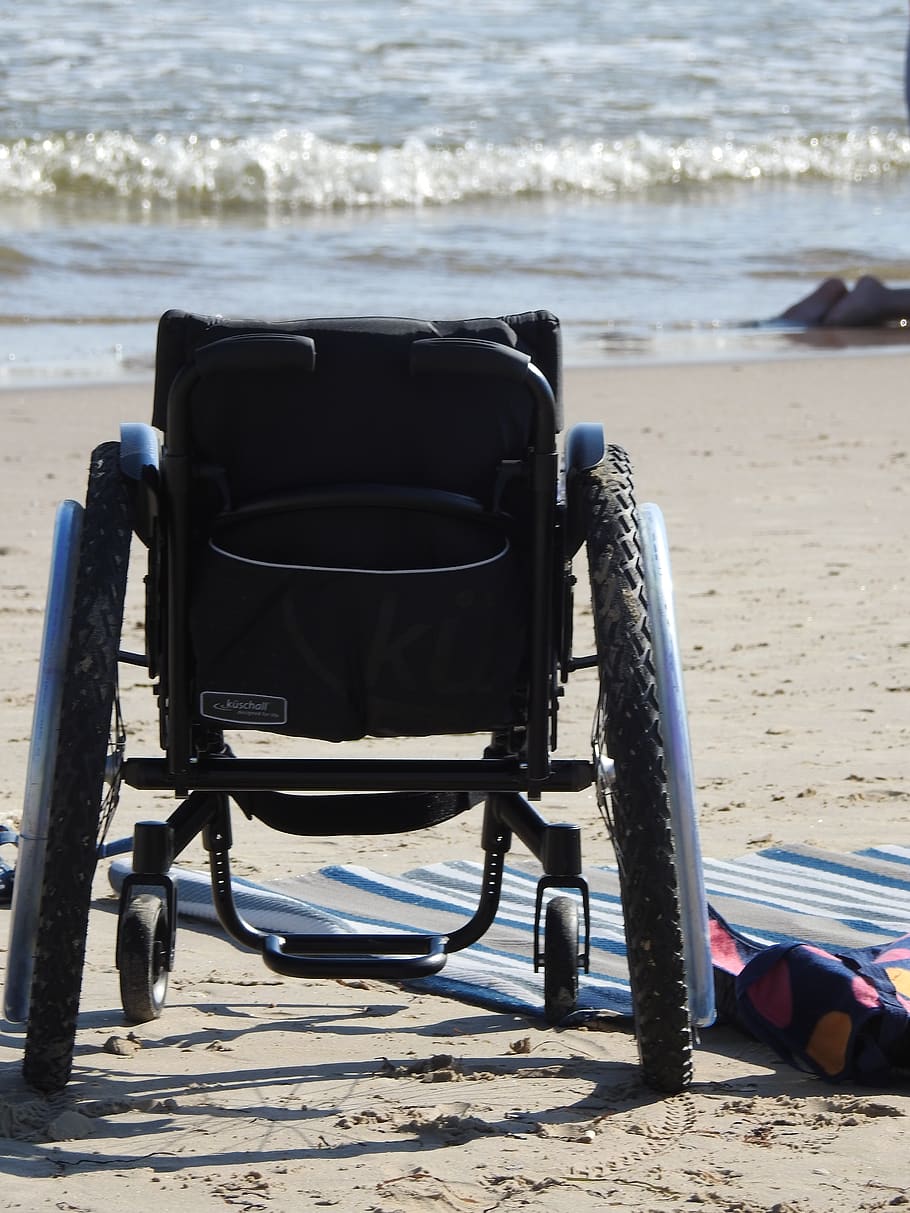 equipamento de reabilitação, reabilitação, feriados, mar, verão, férias, cadeira de rodas, deficiência, banho de sol, areia