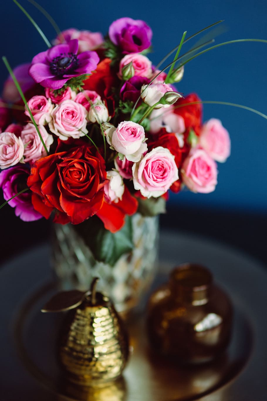 neatly, arranged, flowers, vase, roses, floral, pink, red, bouquet, flower