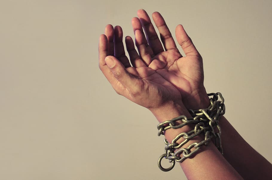 mãos acorrentadas, conceitos, criativas, idéias, parte do corpo humano, mão humana, mão, crime, prisioneiro, algemas