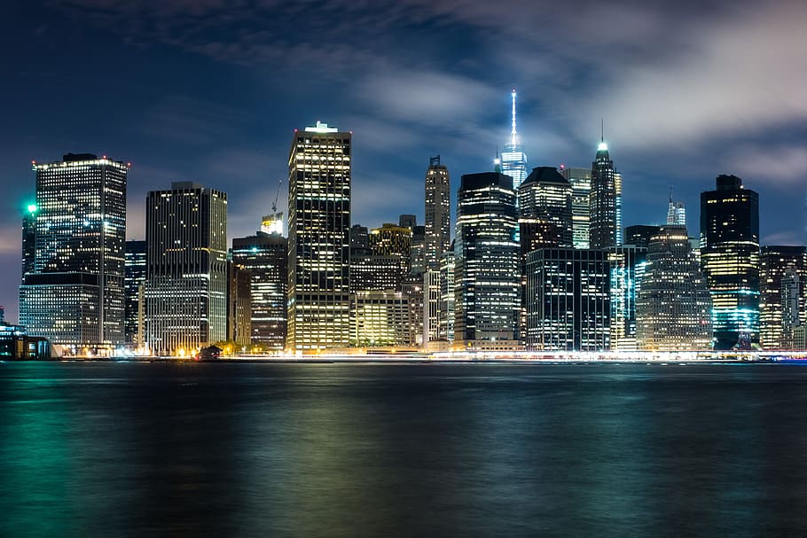 Manhattan de noche, urbana y urbana, América, Nueva York, Estados Unidos, ciudad, exterior del edificio, arquitectura, estructura construida, edificio