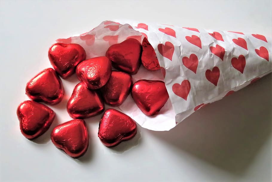 hati merah, coklat, kantong kertas, terbayar, manis, simbol, cinta, kehangatan, romansa, hari valentine