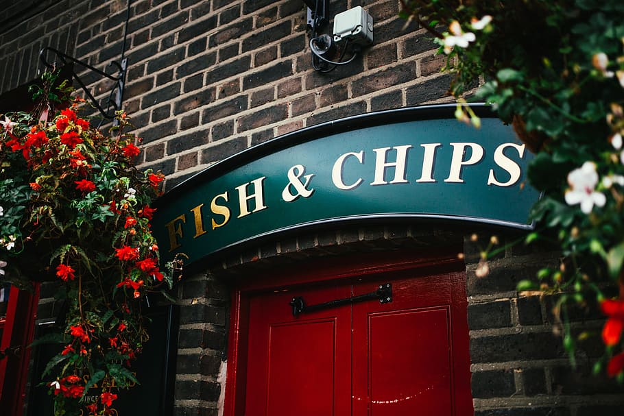 Fish, chips signo, tradicional, entrada al restaurante, Reino Unido, publicidad, británico, café, cena, Inglaterra