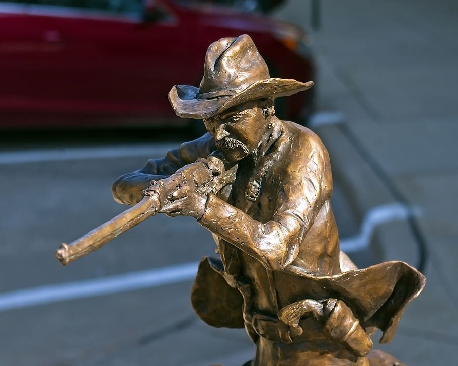 Ranger acercándose, Texas Ranger, escultura, estatua, arcilla, figura, obra de arte, historia, persona, hombre