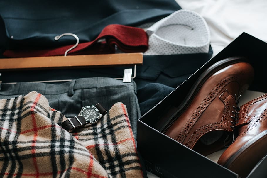 marrón, cuero, zapatos, caja, pantalones, reloj, ropa, dormitorio, viaje, moda