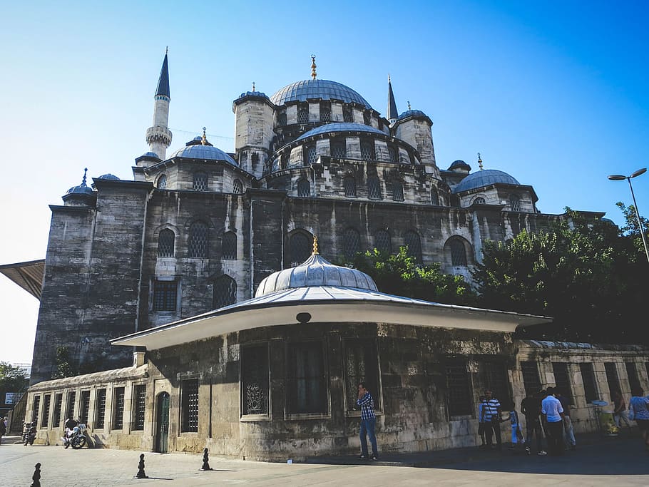 Mezquita Rustem Pasha, Estambul, Turquía, arquitectura, gente, acera, caminar, peatones, turistas, estructura construida