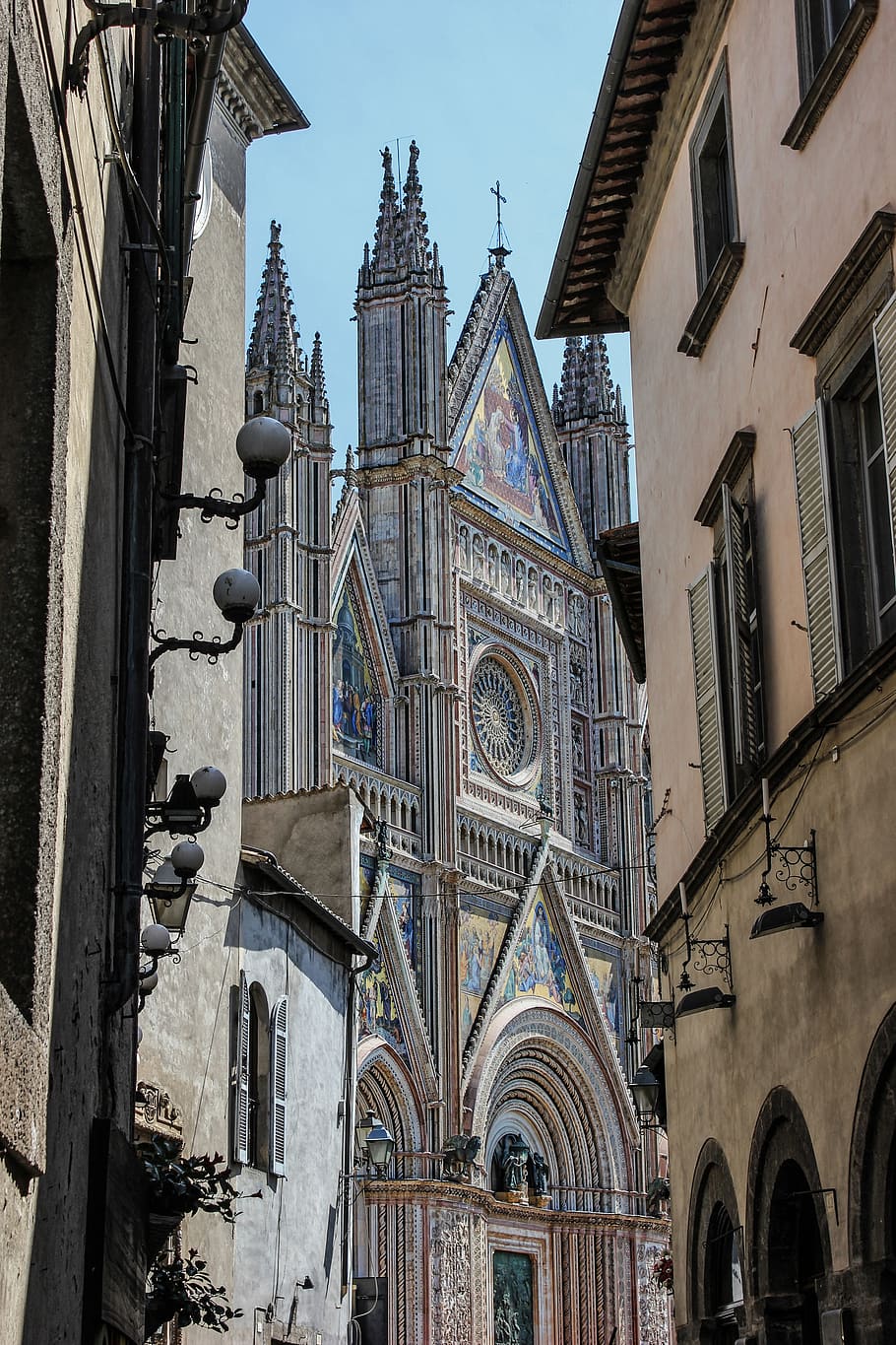 glimpse, duomo, architecture, orvieto, umbria, italy, built structure, building exterior, building, place of worship