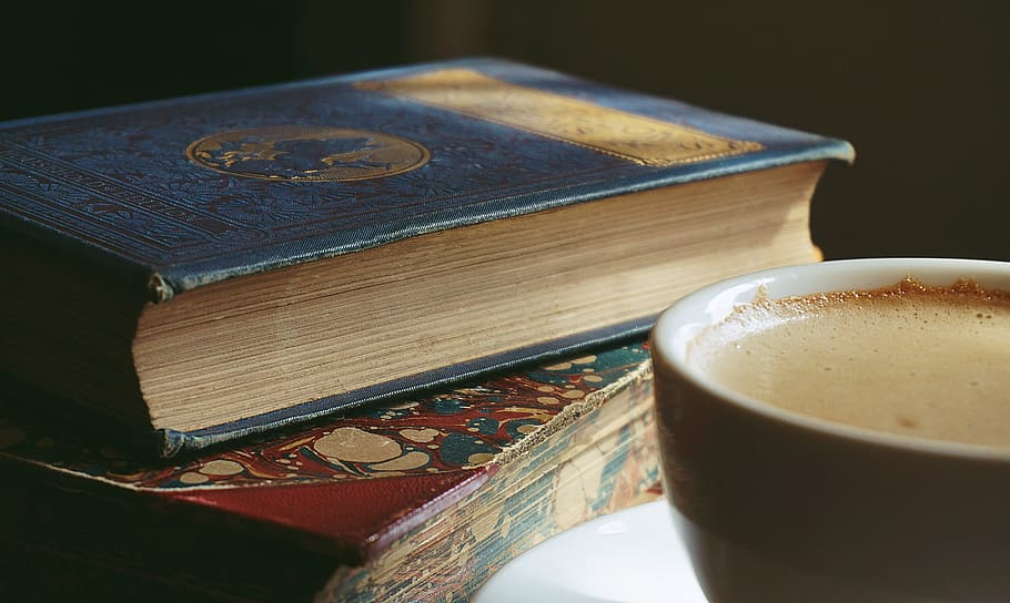 livros, livros antigos, café, cappuccino, bebidas, leitura, vintage, natureza morta, beber, mesa