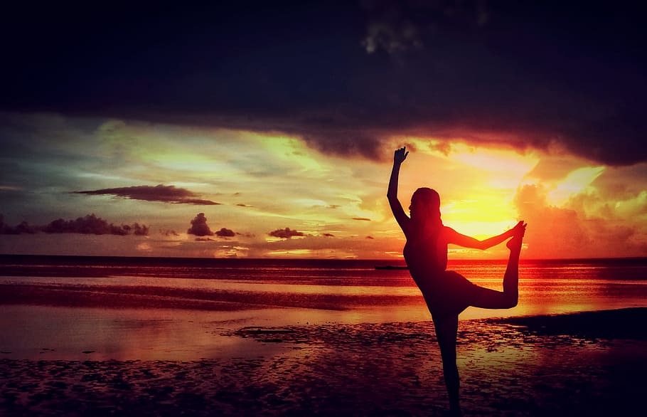 mulher, praticando, ioga, praia, corpo, exercício, fêmea, harmonia, saúde, saudável