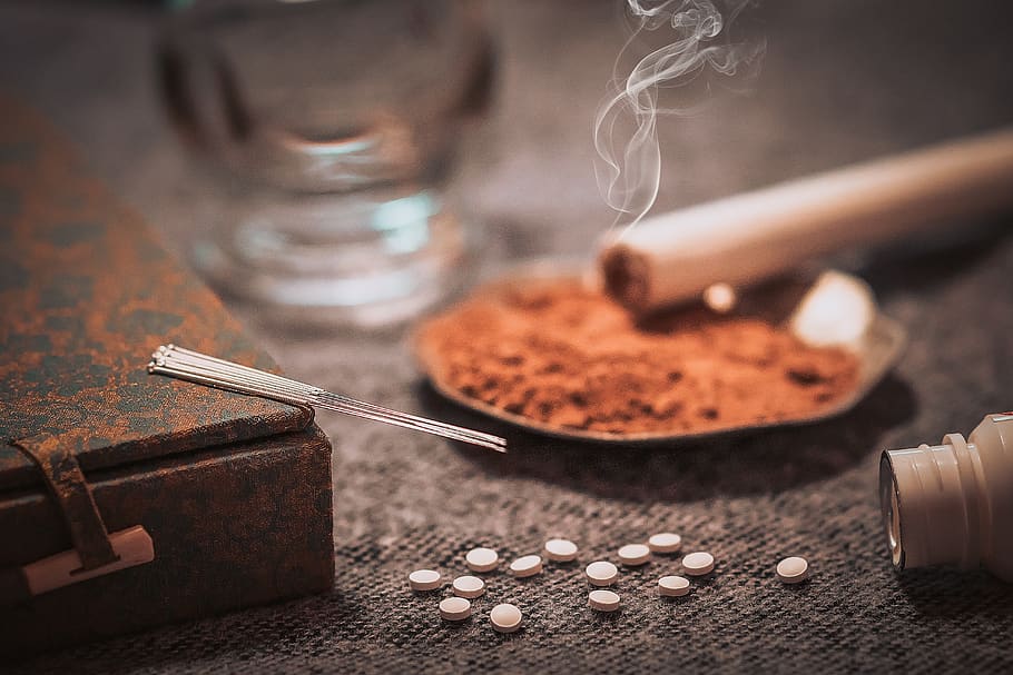 chinese medicine, western medicine, combine, treatment, insomnia, food and drink, food, healthcare and medicine, smoke - physical structure, spoon