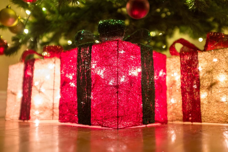 paquete, luz, árbol, alegre, presente, estacional, festivo, resplandor, chuchería, decoración