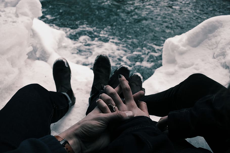 berpegangan tangan, pasangan, cinta, romansa, romantis, orang, gaya hidup, air, laut, bagian tubuh manusia