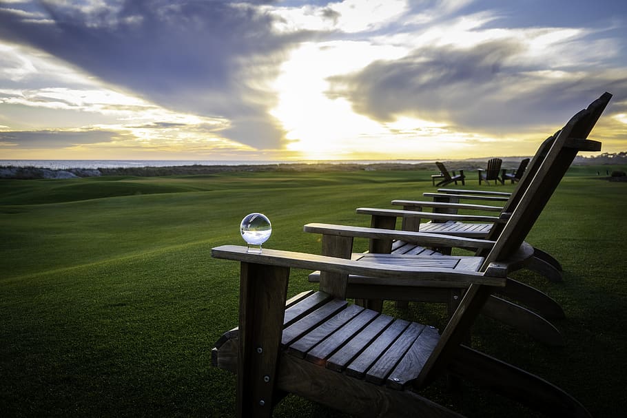 bola de cristal, campo de golfe, pôr do sol, cadeiras adirondack, céu, nuvem - céu, natureza, grama, assento, scenics - natureza