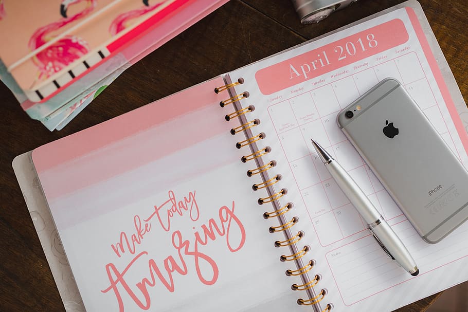 calendário rosa, calendário, caderno, diário, nota, mesa, bloco de notas, caneta, caderno espiral, lápis