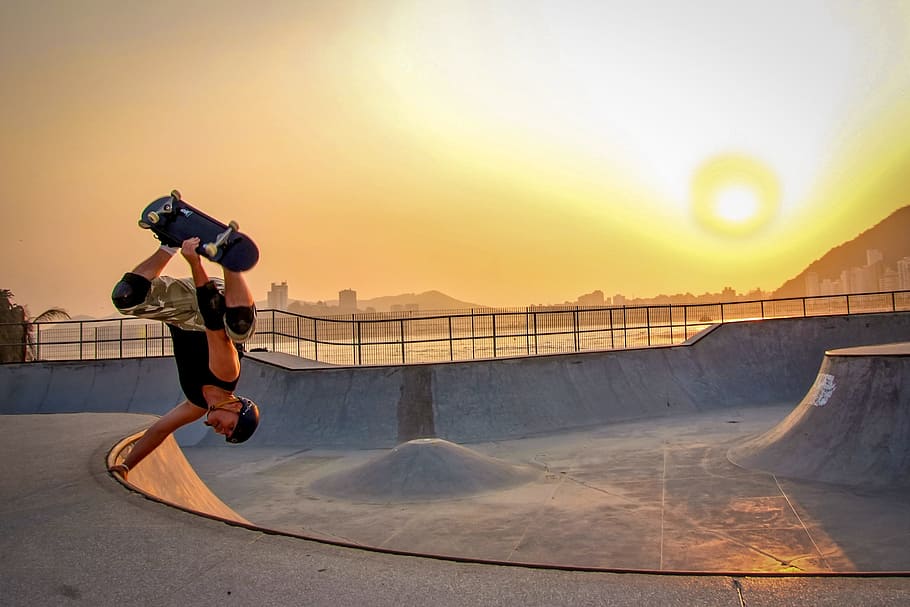 pemain skateboard, matahari terbenam, sandal, aksi, fajar, senja, olahraga, pria, di luar ruangan, kesenangan