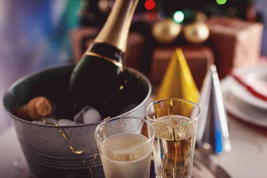 óculos, garrafa, champanhe, recipiente de gelo, recipiente., feliz, novo, conceito de ano, conceito., comida e bebida