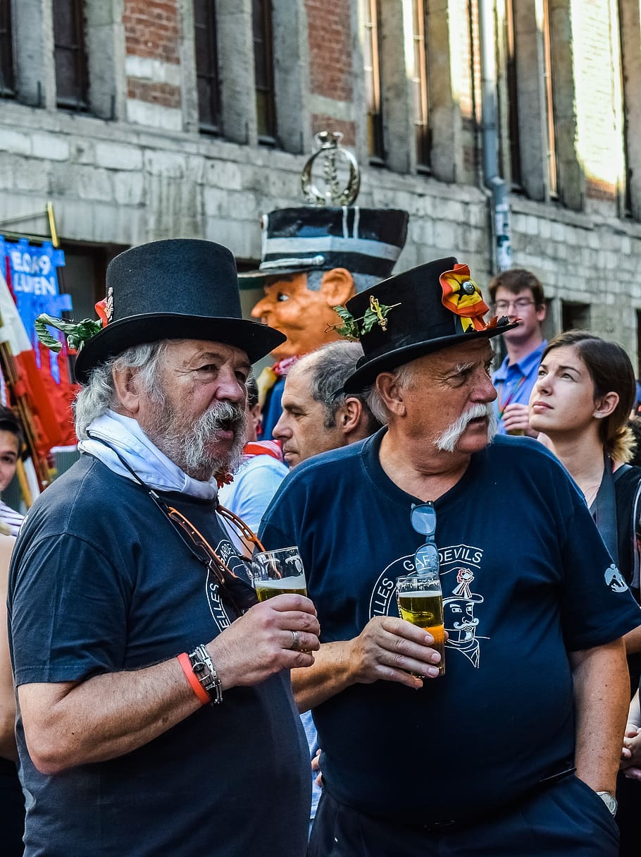 belgia, brussels, festival, pria dewasa, minum, bir, tradisi, topi, kumis, orang