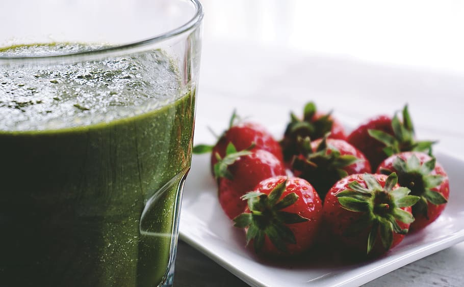 smoothie, eating healthy, healthy, drink, fruit, strawberries, green, drinks, glass, food