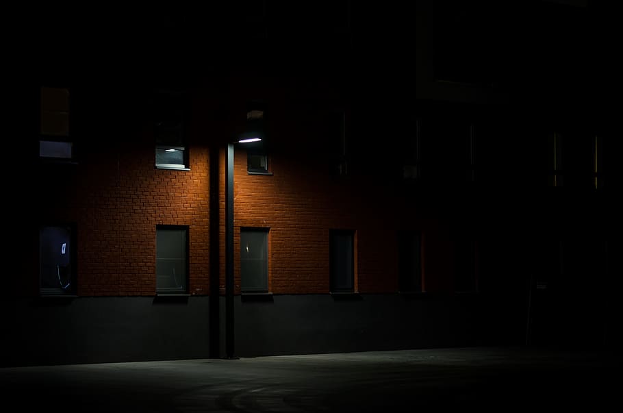 oscuro, noche, callejón, calle, lámpara, poste, arquitectura, edificio, apartamento, establecimiento