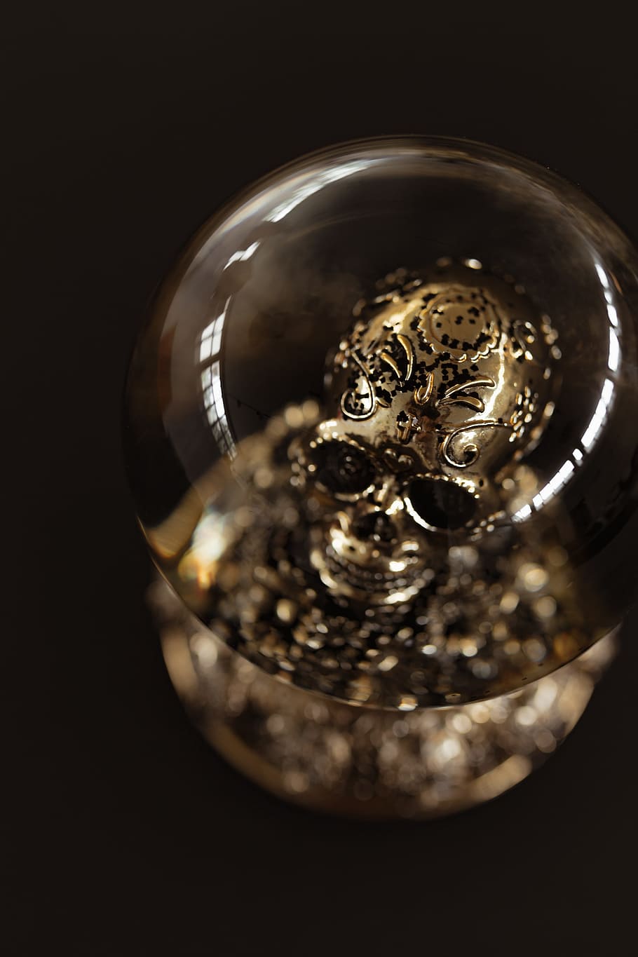 skull snow globe, gold, golden, black, decoration, skull, halloween, spooky, snow globe, indoors