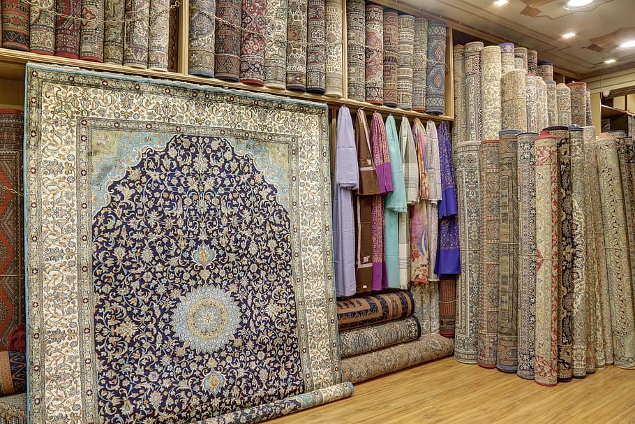exposición de alfombras, exposición, alfombras de Cachemira, alfombras orientales, alfombras hechas a mano, en interiores, sin gente, patrón, arquitectura, arte y artesanía