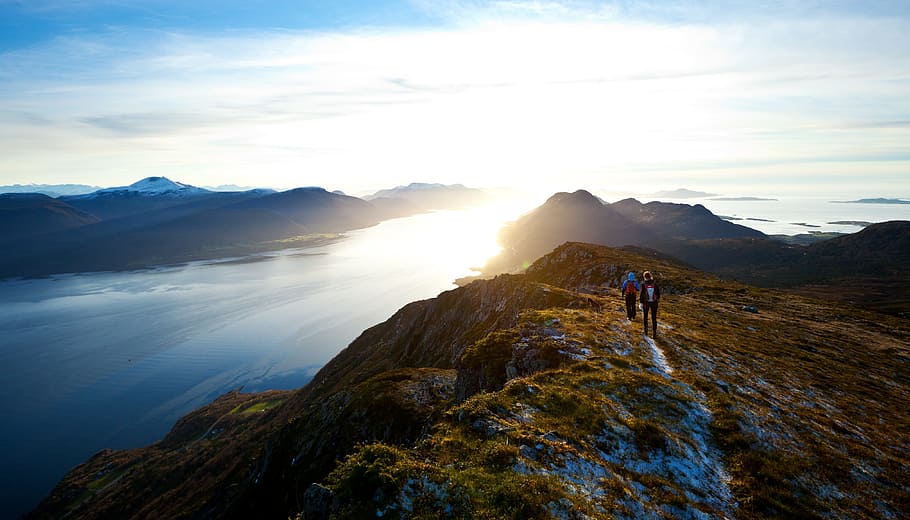 norwegia, gunung, batu, laut, air, sungai, lanskap, manusia, keindahan alam, langit
