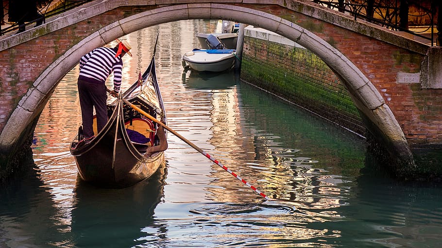 venice, gondolier, bridge, channel, water, nautical vessel, canal, transportation, mode of transportation, gondola - traditional boat