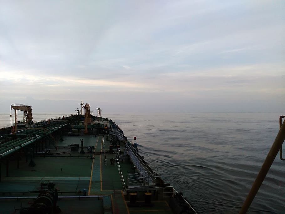barco petrolero navegando, calma, mar., foto, tomada, yendo, fujarah dubai, luz solar vespertina, luz solar, cielo
