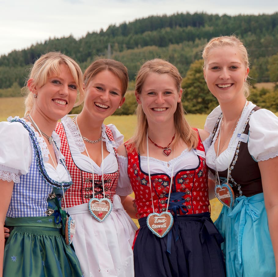 dirndl, girlfriends, costume, oktoberfest, bavaria, tradition, bavarian, clothing, munich, folk festival
