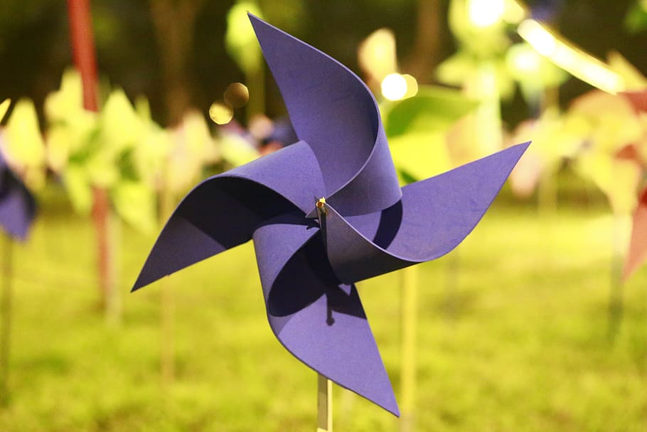 pinwheel, pretty, highlights, focus on foreground, paper, close-up, pinwheel toy, creativity, toy, grass