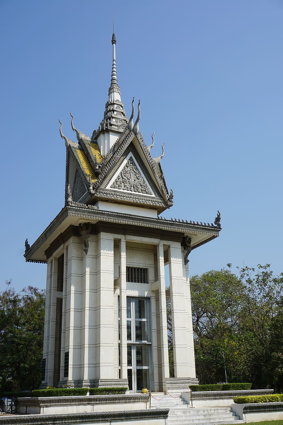 choeung ek, pusat genosida, peringatan, khmer rouge, phnom penh, Kamboja, lapangan pembunuhan, kuburan massal, struktur yang dibangun, arsitektur
